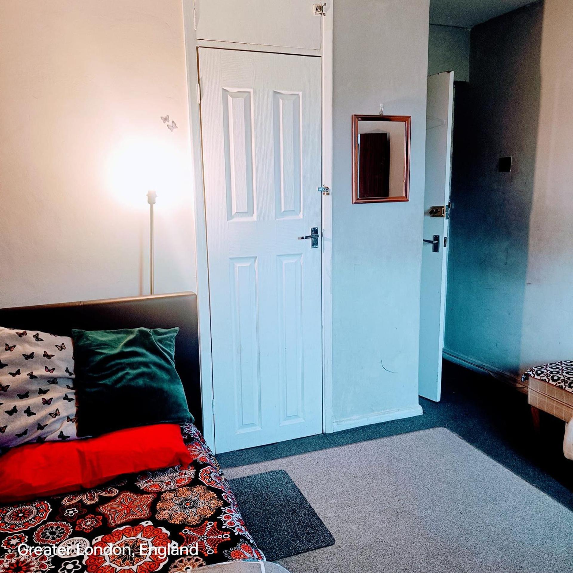 Cosy Private Room In Hornchurch, London With Free Parking Екстериор снимка